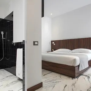 My Bed Montenapoleone Guest house Milan